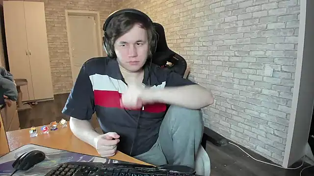 iliaskrislove online show from March 22, 2025, 4:58 pm