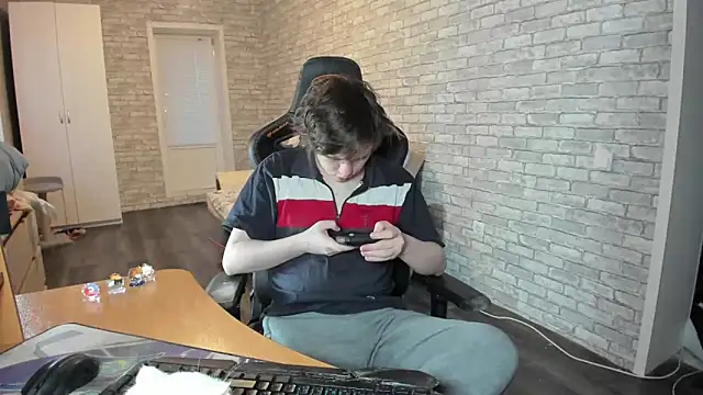 iliaskrislove online show from March 23, 2025, 2:15 am