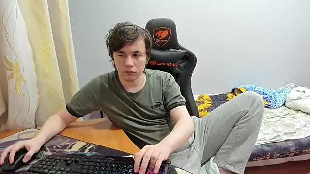 iliaskrislove online show from September 14, 2025, 9:03 pm