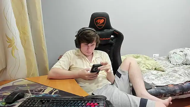 iliaskrislove online show from September 15, 2025, 10:32 pm