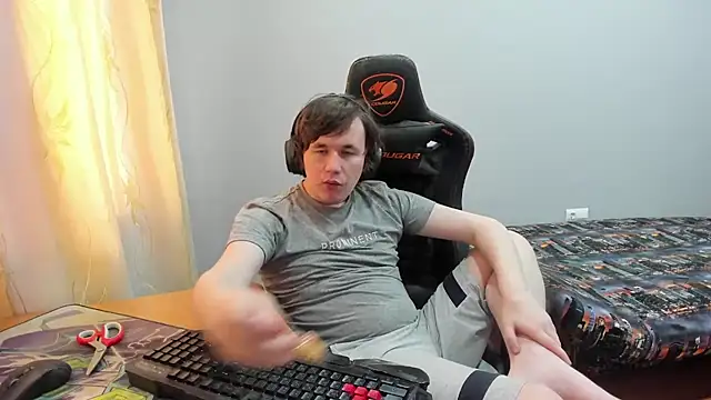 iliaskrislove online show from September 16, 2025, 10:38 am