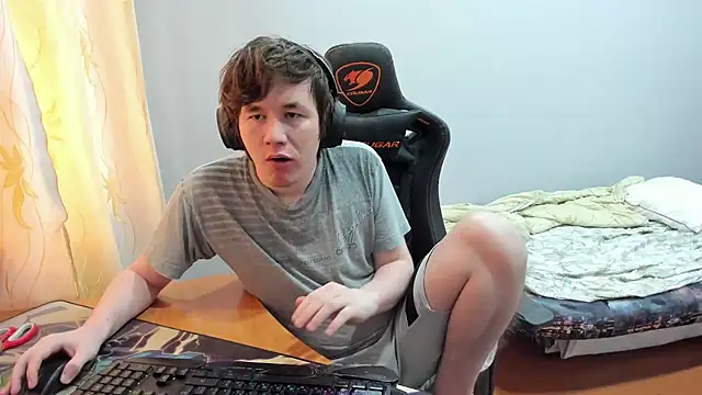 iliaskrislove online show from September 18, 2025, 3:41 am