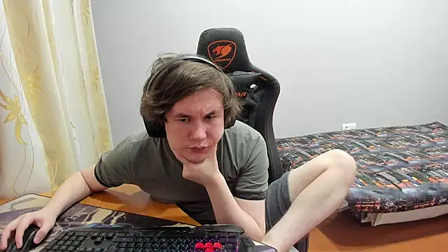 iliaskrislove online show from September 19, 2025, 7:03 pm