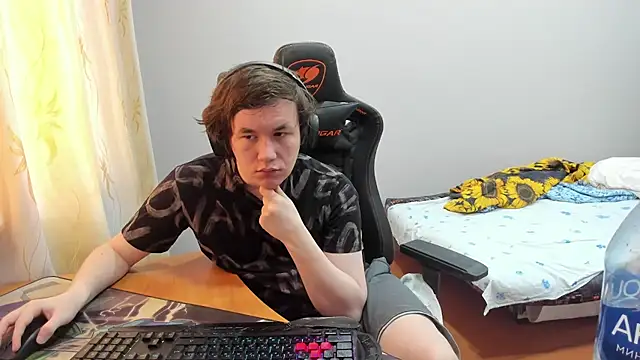 iliaskrislove online show from September 23, 2025, 9:45 am