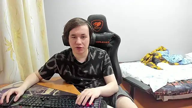 iliaskrislove online show from September 24, 2025, 10:46 pm