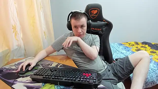 iliaskrislove online show from October 15, 2025, 4:01 am