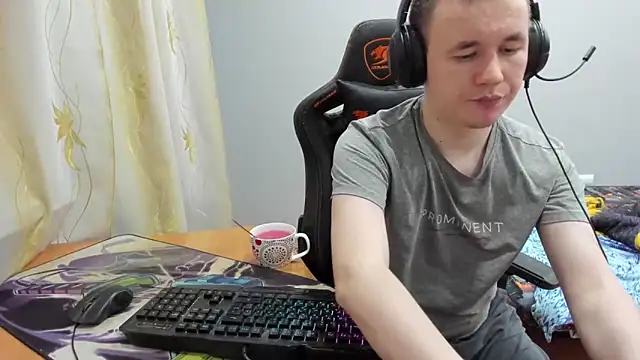 iliaskrislove online show from October 15, 2025, 4:07 pm