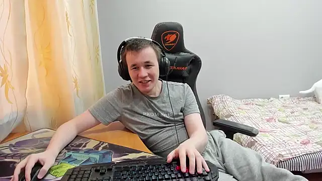 iliaskrislove online show from November 28, 2025, 9:23 am