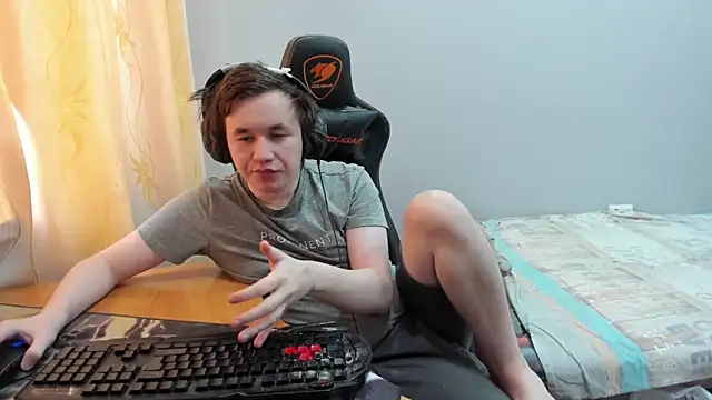 iliaskrislove online show from March 2, 2026, 10:33 am