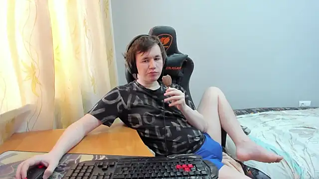 iliaskrislove online show from April 5, 2026, 3:47 am