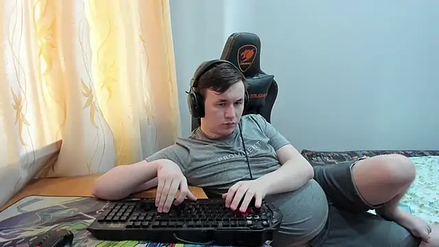 iliaskrislove online show from June 1, 2026, 3:03 pm