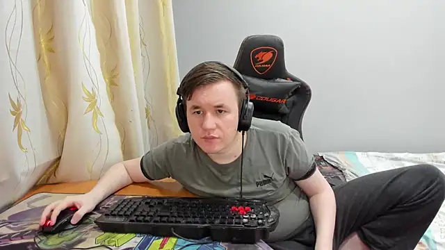 iliaskrislove online show from June 8, 2026, 10:32 pm