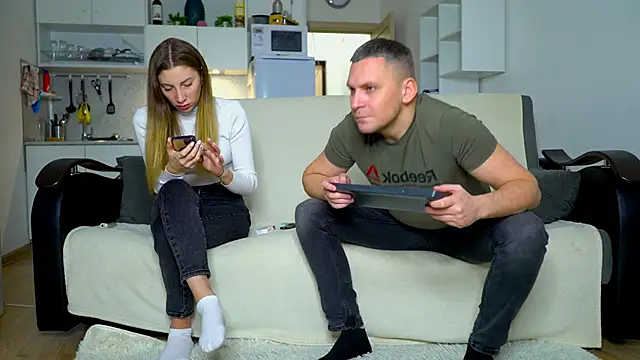 littlesweettifany online show from November 28, 2025, 1:14 pm