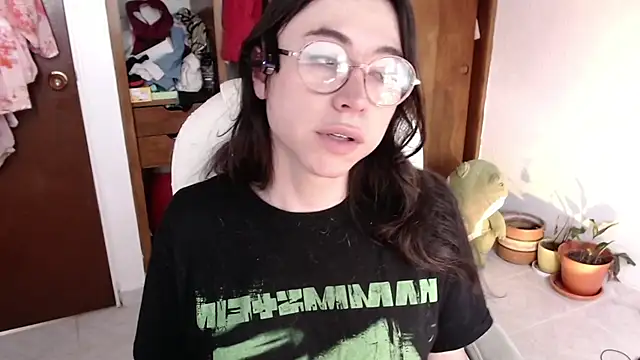 emily pearl  online show from October 11, 2025, 1:31 pm