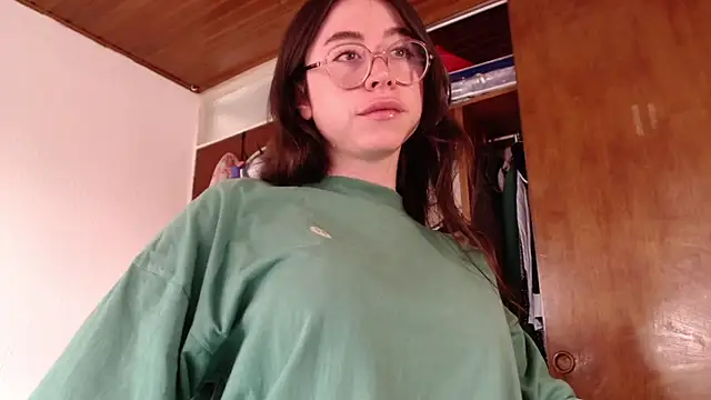 emily pearl  online show from November 20, 2025, 6:40 pm