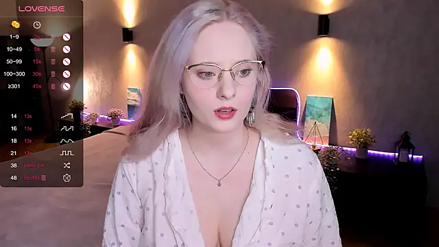 Aemilia  online show from February 11, 2025, 9:09 am