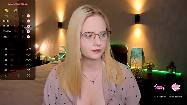 Aemilia  online show from March 17, 2025, 8:40 am