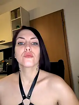 Linalicious online show from December 2, 2024, 5:26 pm