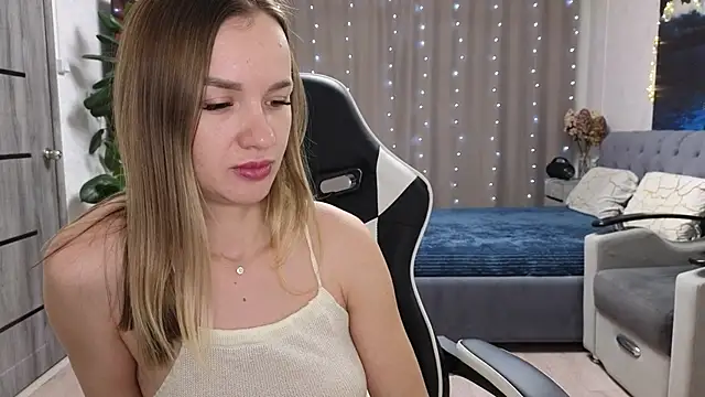 Strip-Lady online show from February 11, 2026, 12:32 pm