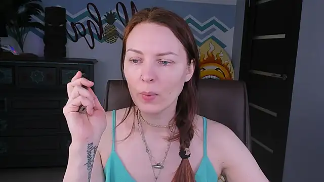 VandaRossi online show from February 19, 2025, 5:49 am