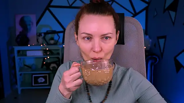 VandaRossi online show from March 19, 2025, 5:30 am