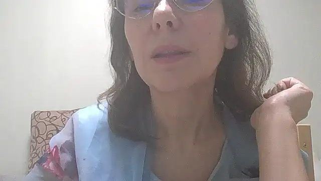 HollyJewel online show from February 20, 2025, 7:52 pm