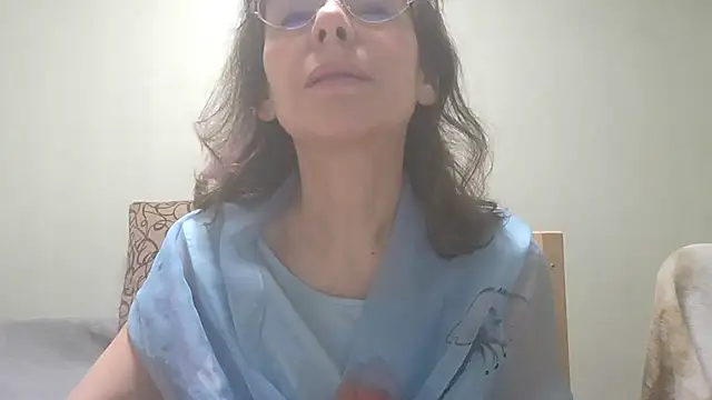 HollyJewel online show from March 5, 2025, 5:50 pm