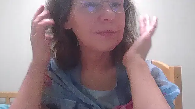 HollyJewel online show from November 25, 2025, 7:14 pm