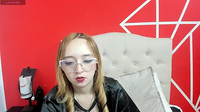 Liaroberts1 online show from January 10, 2025, 6:06 pm