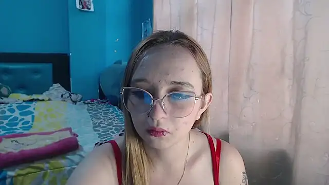 Liaroberts1 online show from February 7, 2025, 12:06 pm