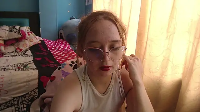 Liaroberts1 online show from February 10, 2025, 6:24 pm