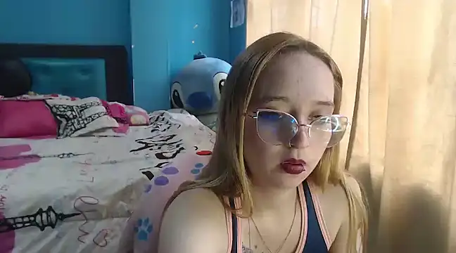 Liaroberts1 online show from February 13, 2025, 6:16 pm