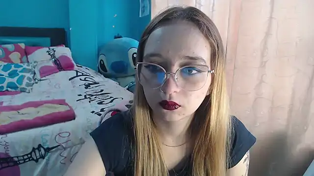 Liaroberts1 online show from February 14, 2025, 12:03 pm