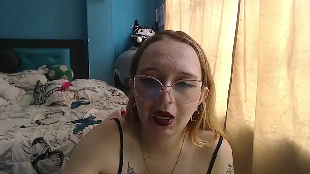 Liaroberts1 online show from March 14, 2025, 3:14 pm