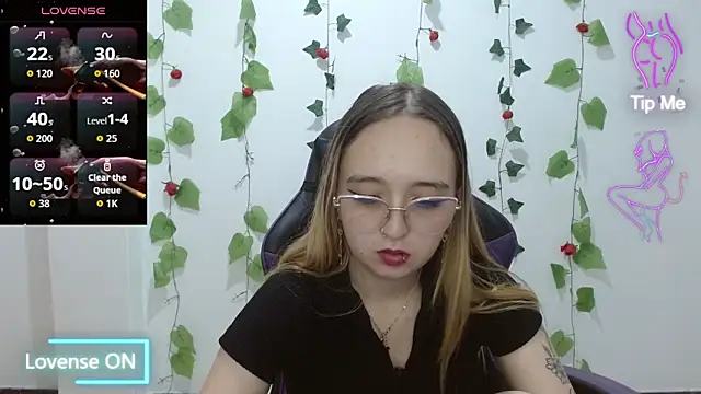 Liaroberts1 online show from April 29, 2026, 4:16 am