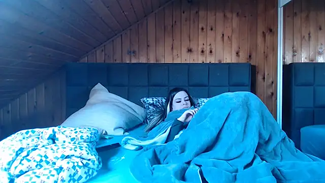 BoeseMoni1998 online show from March 6, 2025, 9:03 am