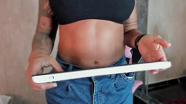 Cleopatra Fit online show from March 5, 2025, 11:49 am