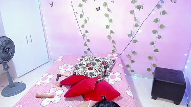 ambersmitx online show from December 27, 2024, 2:22 pm