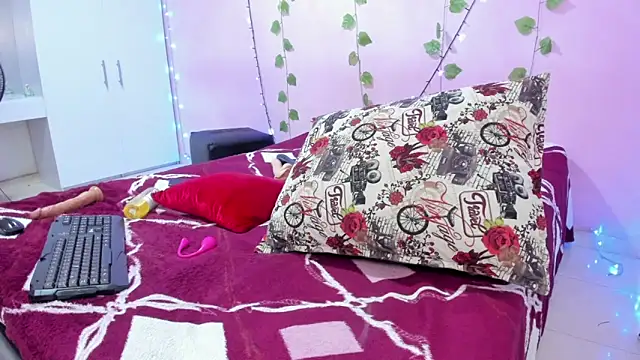 ambersmitx online show from January 5, 2025, 9:36 pm