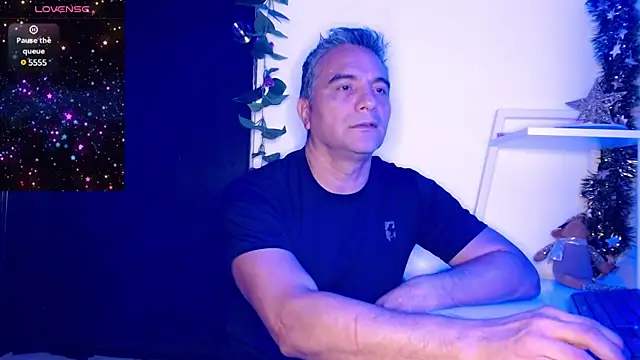 Snapshot of golden_punisher chatting on December 21, 2024, 5:36 am golden punisher online show from December 21, 2024, 5:36 am