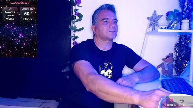 Snapshot of golden_punisher chatting on December 30, 2024, 5:26 am golden punisher online show from December 30, 2024, 5:26 am