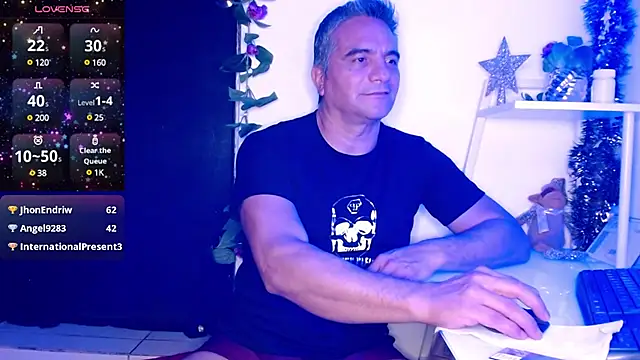 Snapshot of golden_punisher chatting on December 30, 2024, 8:32 am golden punisher online show from December 30, 2024, 8:32 am