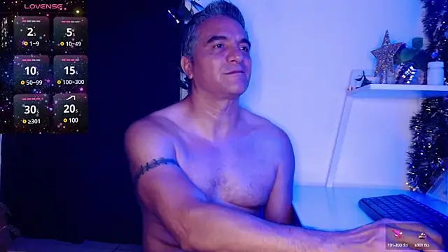 Snapshot of golden_punisher chatting on January 7, 2025, 8:24 am golden punisher online show from January 7, 2025, 8:24 am