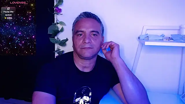 Snapshot of golden_punisher chatting on January 15, 2025, 8:09 am golden punisher online show from January 15, 2025, 8:09 am