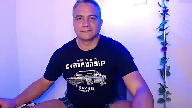 Snapshot of golden_punisher chatting on March 1, 2025, 1:32 am golden punisher online show from March 1, 2025, 1:32 am