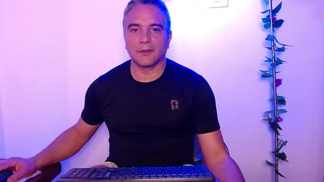 Snapshot of golden_punisher chatting on March 13, 2025, 4:38 am golden punisher online show from March 13, 2025, 4:38 am