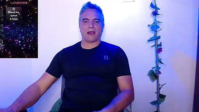 Snapshot of golden_punisher chatting on March 22, 2025, 3:09 am golden punisher online show from March 22, 2025, 3:09 am