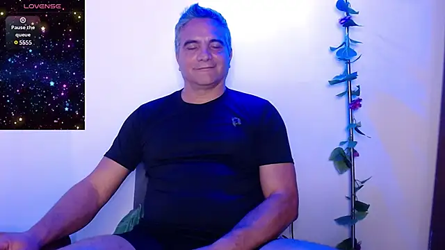 Snapshot of golden_punisher chatting on March 22, 2025, 6:11 am golden punisher online show from March 22, 2025, 6:11 am