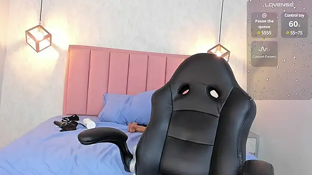 SUNNYCYRUS online show from February 12, 2025, 7:35 pm