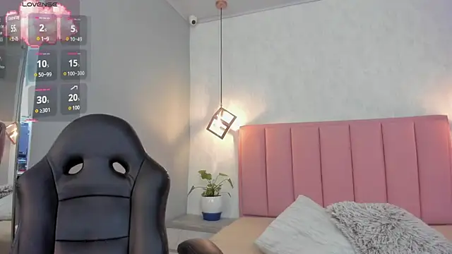 SUNNYCYRUS online show from September 20, 2025, 12:39 pm